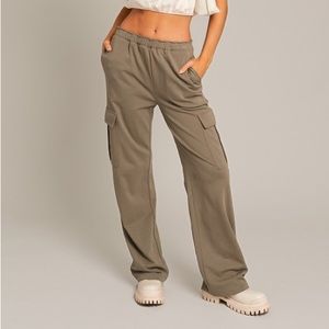 NWT- Le Lis Cozy Cargo Wide Leg Sweatpants - SM